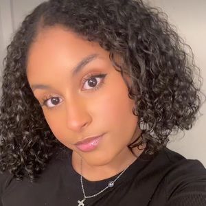 Meet your Posher, Gabi